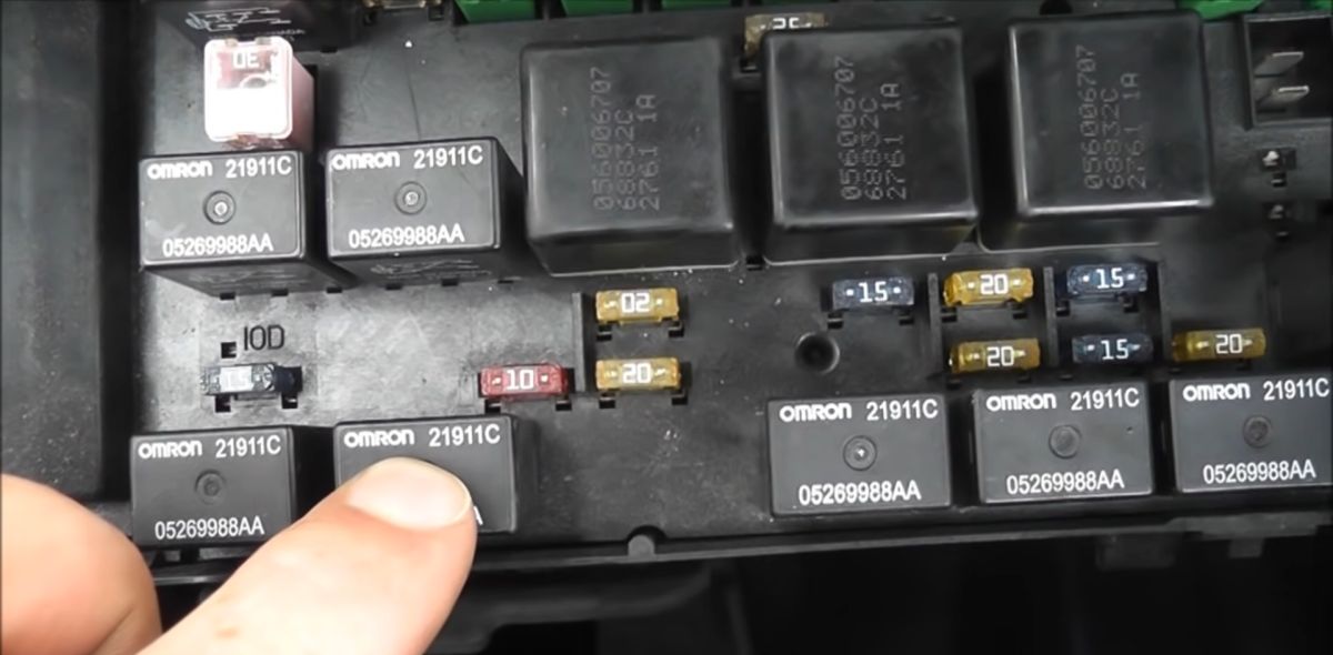 P0888 Şanzıman Kontrol Modülü (TCM) Güç Rölesi Algılama Devresi Arızası