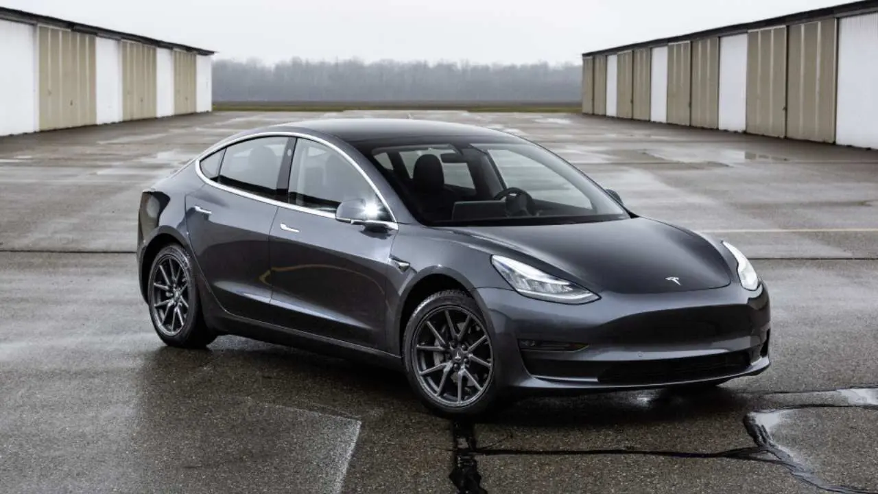 Tesla Model 3 (2017-)