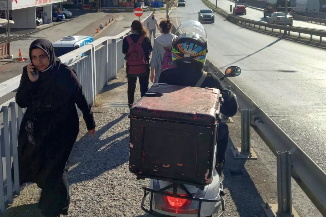 Motokurye Ter�r�: K�rm�z� I��k �hlali, Kald�r�m Kullan�m� ve Trafik �hlalleri