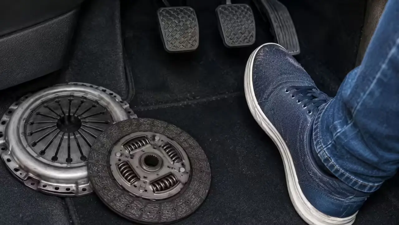 Debriyaj Sertle�mesi Neden Olur? Debriyaj Pedal� Neden A��rla��r?