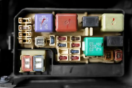 Elektronik Kontrol Mod�l� (ECU, ECM, PCM) G�� R�lesi Nedir? Ar�za Belirtileri Nelerdir?