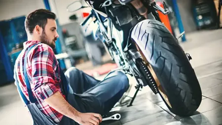 Motosiklet Zinciri Neden Ses Yapar? Zincir Gev�ekli�i Nas�l Anla��l�r?